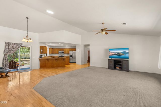 2749 Jumpoff Joe Creek Road, Grants Pass, OR 97526