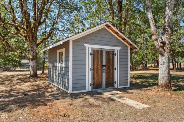 2749 Jumpoff Joe Creek Road, Grants Pass, OR 97526