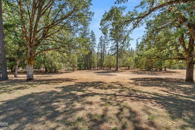 2749 Jumpoff Joe Creek Road, Grants Pass, OR 97526