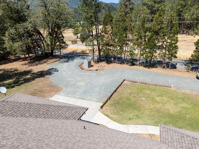 2749 Jumpoff Joe Creek Road, Grants Pass, OR 97526