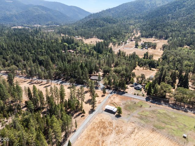 2749 Jumpoff Joe Creek Road, Grants Pass, OR 97526