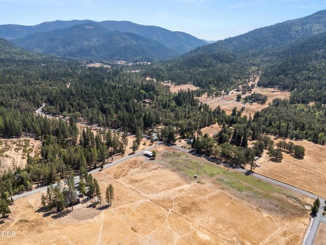 2749 Jumpoff Joe Creek Road, Grants Pass, OR 97526