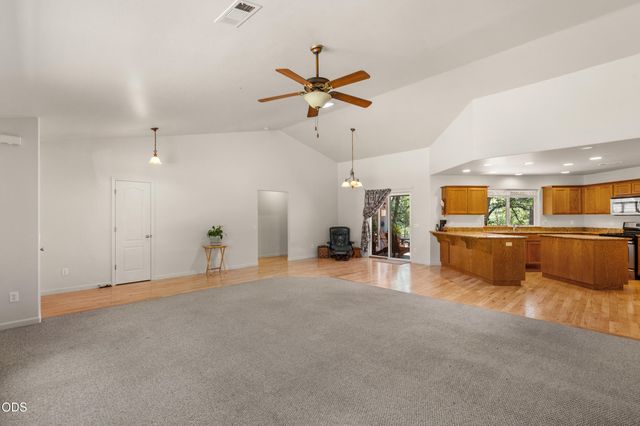 2749 Jumpoff Joe Creek Road, Grants Pass, OR 97526