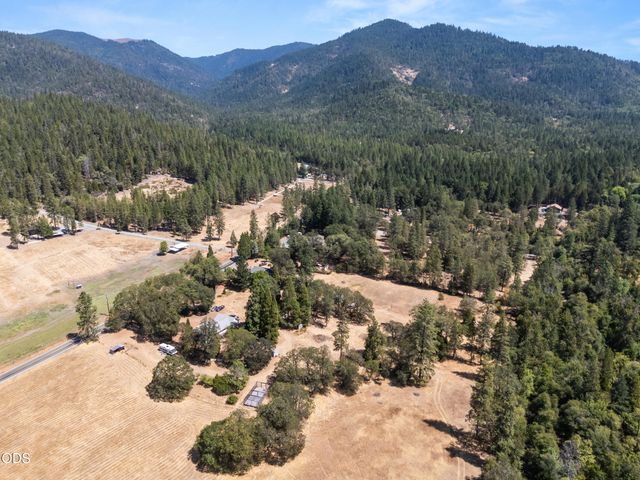2749 Jumpoff Joe Creek Road, Grants Pass, OR 97526