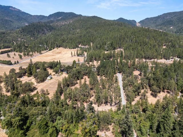 2749 Jumpoff Joe Creek Road, Grants Pass, OR 97526