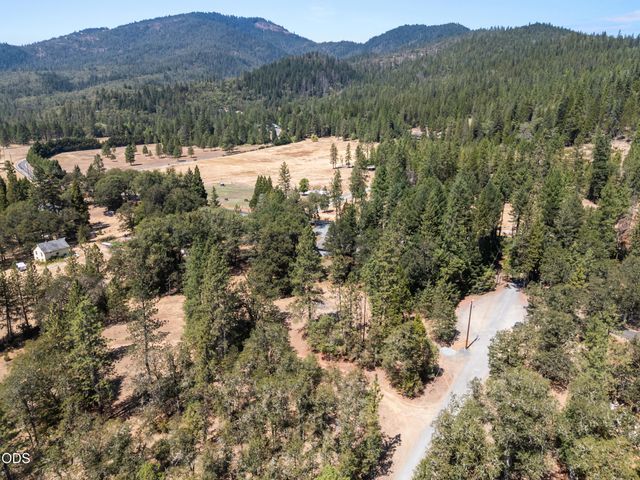 2749 Jumpoff Joe Creek Road, Grants Pass, OR 97526