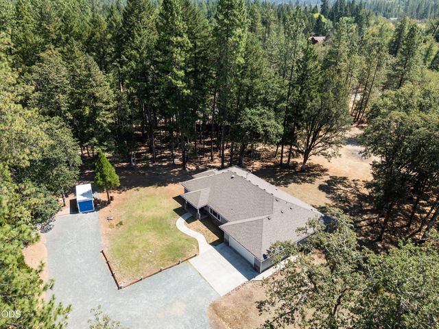 2749 Jumpoff Joe Creek Road, Grants Pass, OR 97526