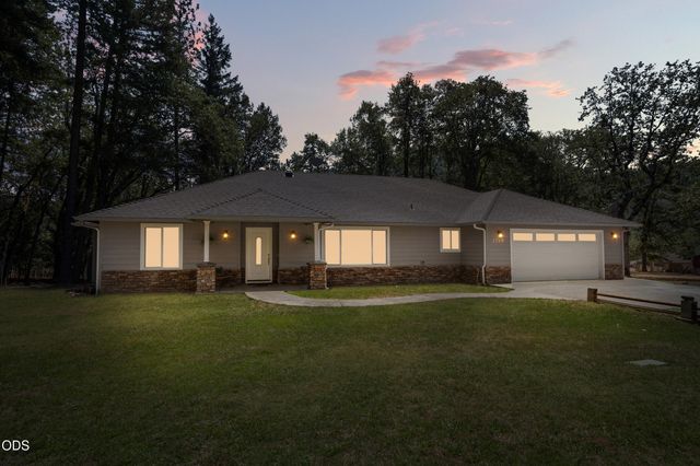 2749 Jumpoff Joe Creek Road, Grants Pass, OR 97526