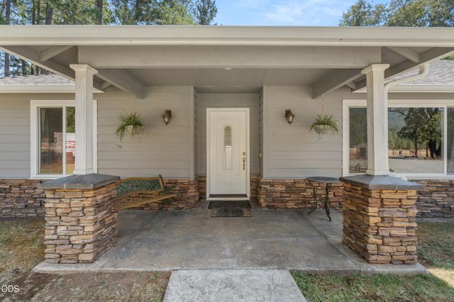 2749 Jumpoff Joe Creek Road, Grants Pass, OR 97526