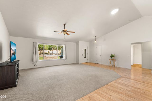 2749 Jumpoff Joe Creek Road, Grants Pass, OR 97526