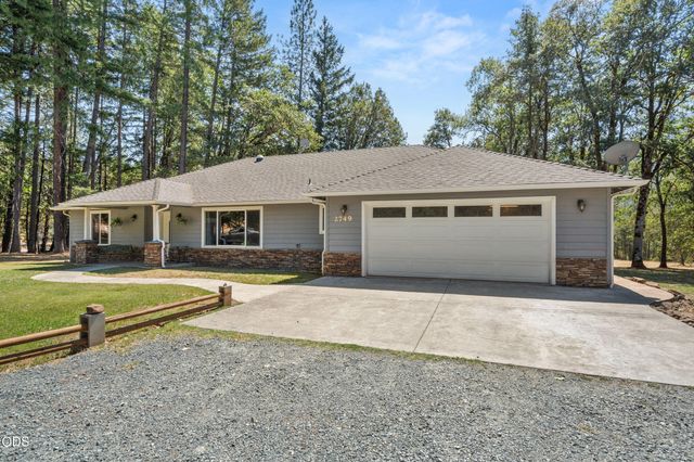 2749 Jumpoff Joe Creek Road, Grants Pass, OR 97526