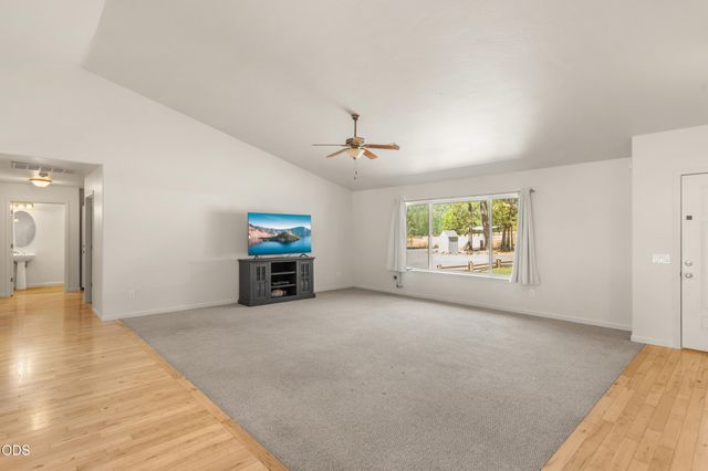 2749 Jumpoff Joe Creek Road, Grants Pass, OR 97526