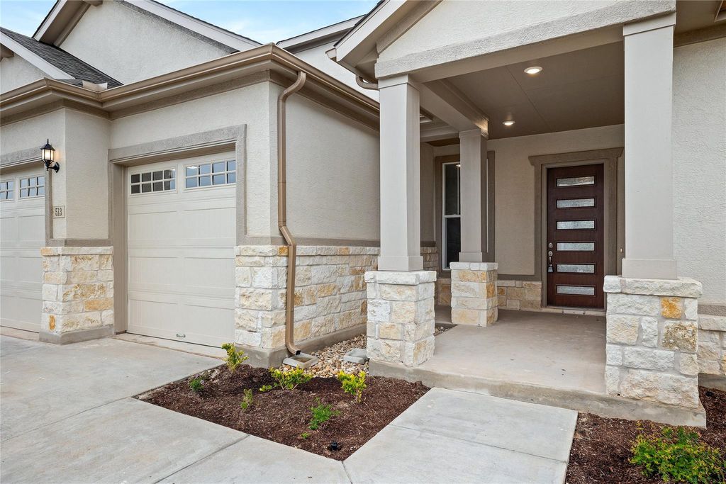 513 Barnhill LOOP, Dripping Springs, TX 78620