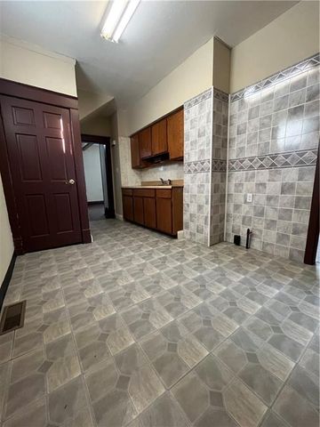 3907 E 9th Street, Kansas City, MO 64127