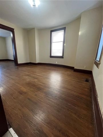 3907 E 9th Street, Kansas City, MO 64127