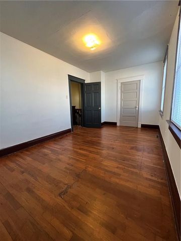 3907 E 9th Street, Kansas City, MO 64127