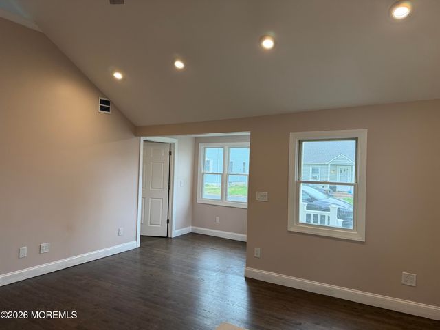 71 Bay Avenue, North Middletown, NJ 07748