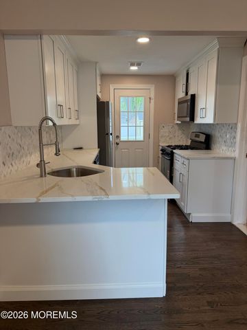 71 Bay Avenue, North Middletown, NJ 07748