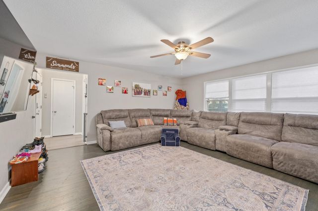 1115 W 29th St S, Wichita, KS 67217