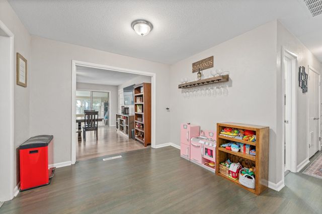 1115 W 29th St S, Wichita, KS 67217