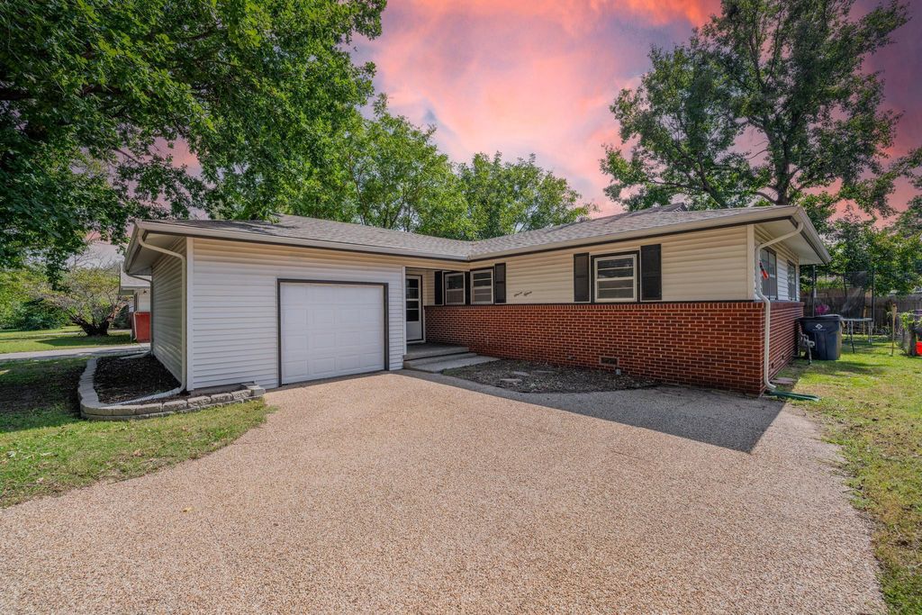 1115 W 29th St S, Wichita, KS 67217