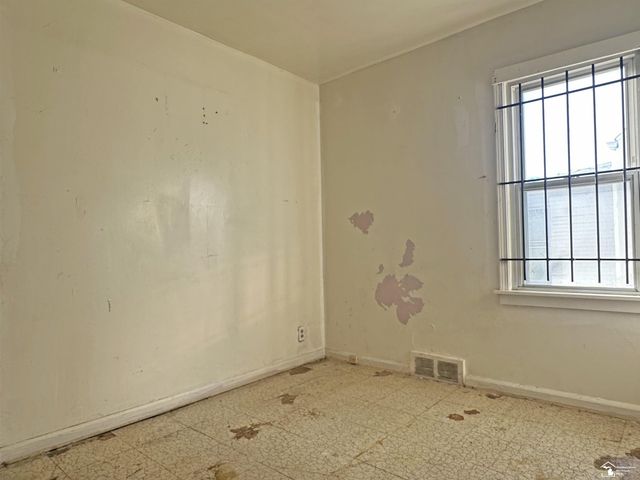 12214 Vaughan Street, Detroit, MI 48228