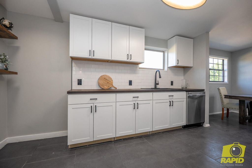 Image 11 of property listing at 1104 Clairmont Street, San Angelo, TX 76905