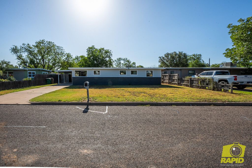 Image 3 of property listing at 1104 Clairmont Street, San Angelo, TX 76905
