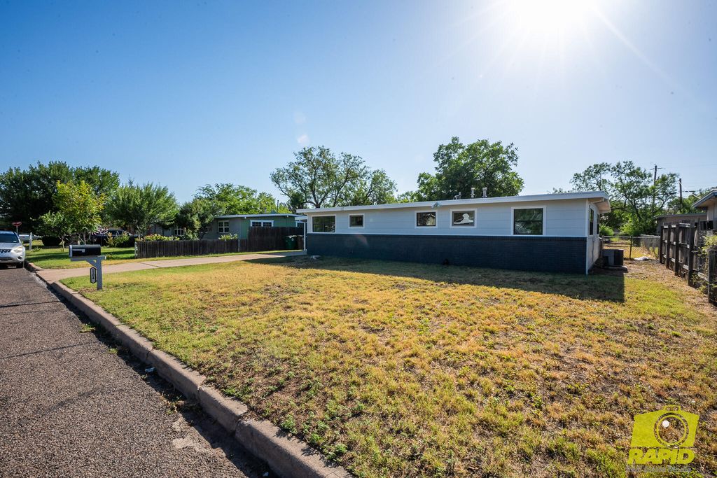 Image 4 of property listing at 1104 Clairmont Street, San Angelo, TX 76905