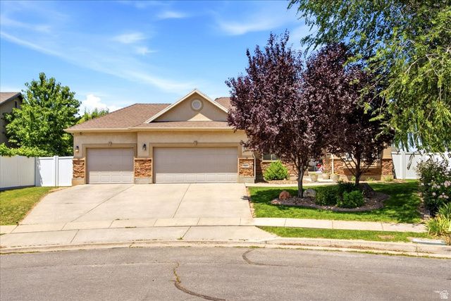 945 E JAMES CIR., Clearfield, UT 84015