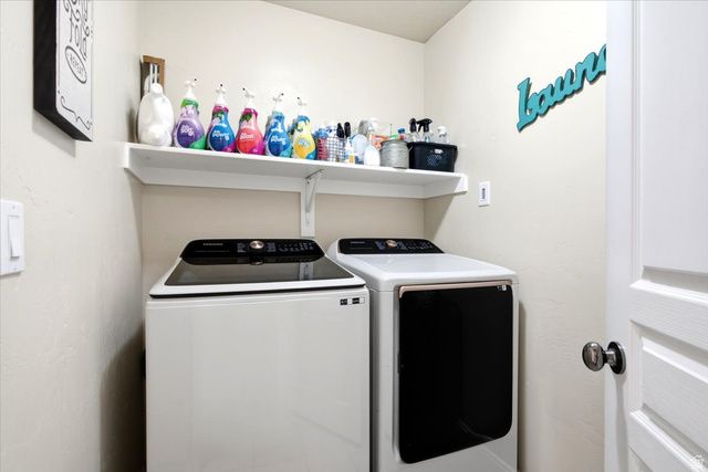 945 E JAMES CIR., Clearfield, UT 84015