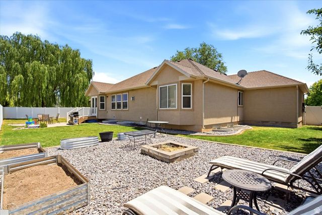 945 E JAMES CIR., Clearfield, UT 84015