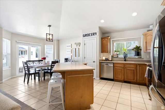 945 E JAMES CIR., Clearfield, UT 84015