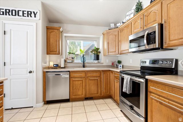 945 E JAMES CIR., Clearfield, UT 84015