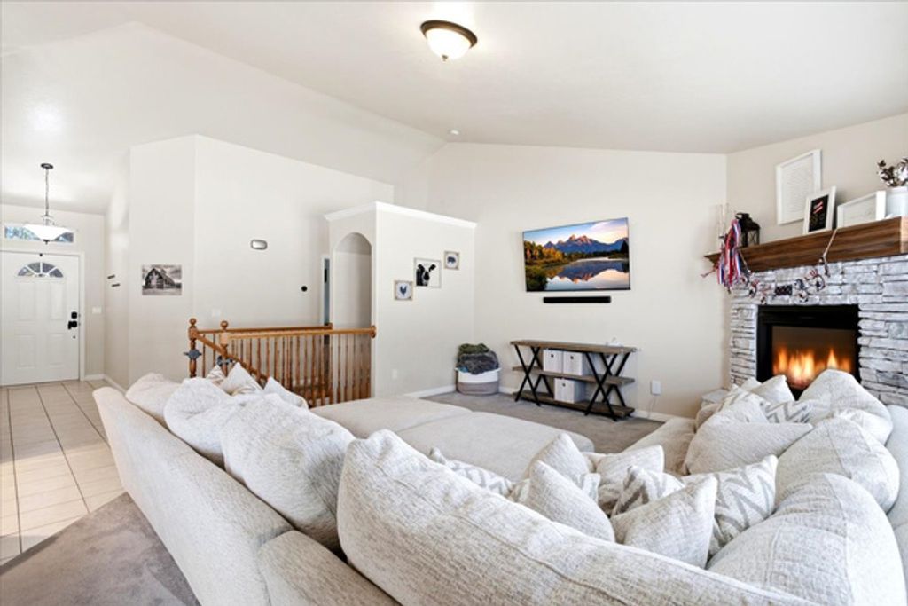945 E JAMES CIR., Clearfield, UT 84015 — photo 4