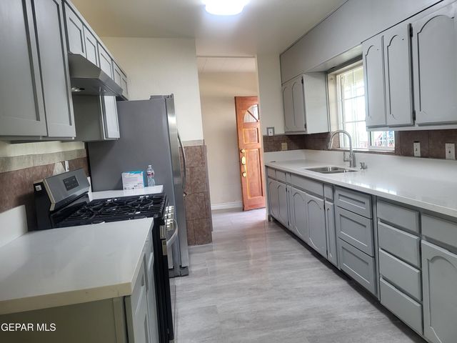 7666 FRANKLIN Drive, El Paso, TX 79915