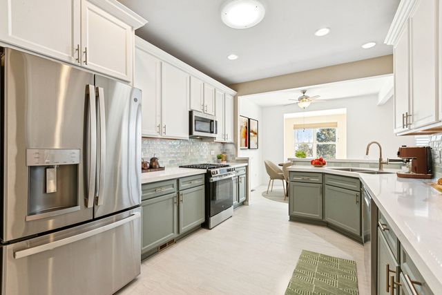 3251 Sheridan Lane, Mundelein, IL 60060