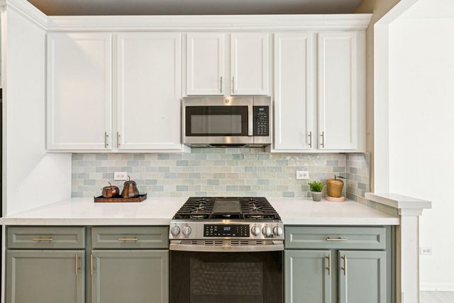 3251 Sheridan Lane, Mundelein, IL 60060