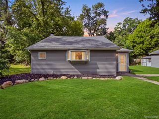 592 Overlook Street, White Lake Charter Township, MI 48386