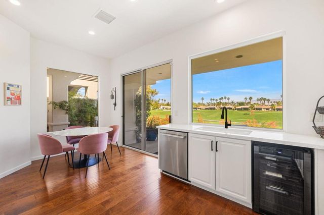 220 Tomahawk Drive, Palm Desert, CA 92211