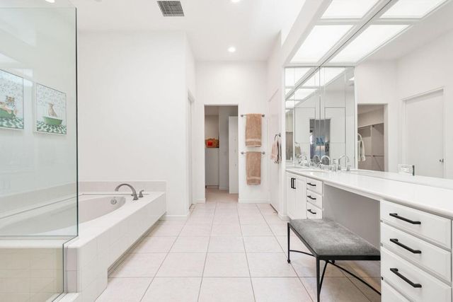 220 Tomahawk Drive, Palm Desert, CA 92211