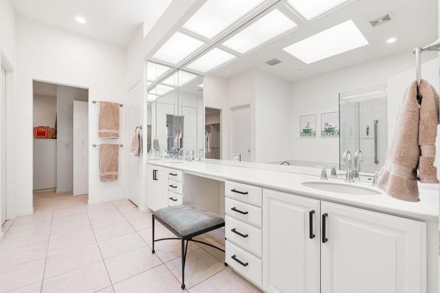 220 Tomahawk Drive, Palm Desert, CA 92211