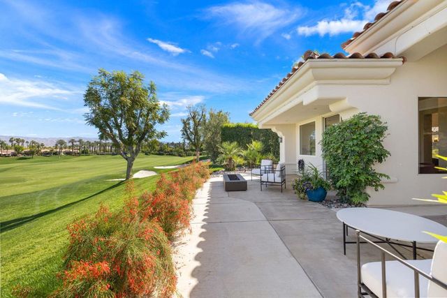 220 Tomahawk Drive, Palm Desert, CA 92211