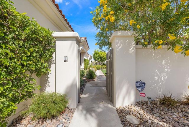 220 Tomahawk Drive, Palm Desert, CA 92211
