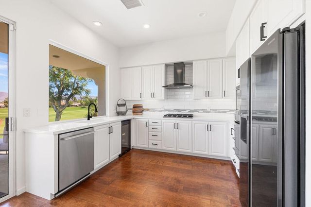 220 Tomahawk Drive, Palm Desert, CA 92211