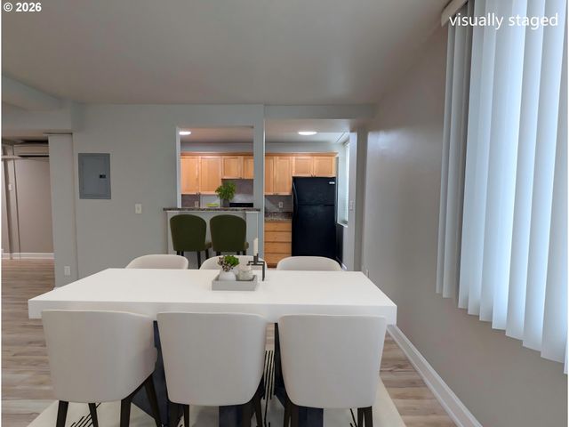 1205 Sw CARDINELL Dr, Portland, OR 97201