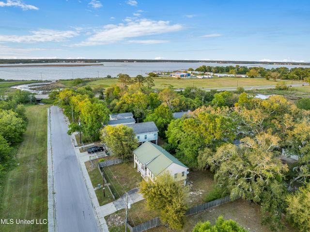 326 Strangi Avenue, Biloxi, MS 39530