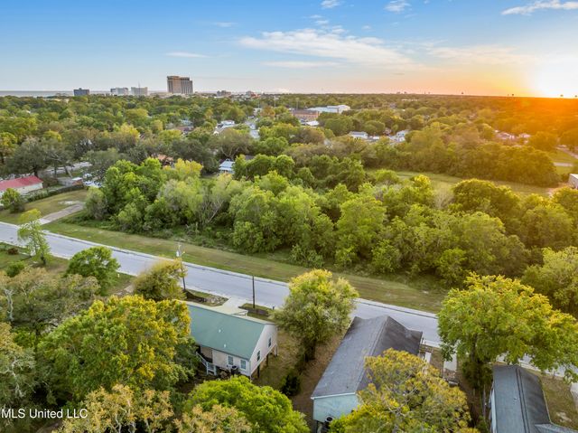 326 Strangi Avenue, Biloxi, MS 39530