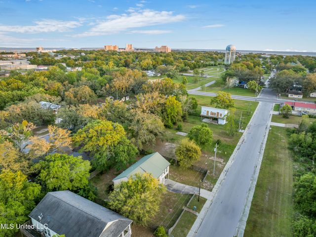 326 Strangi Avenue, Biloxi, MS 39530