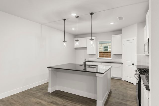 1921 Sapphire Run, Mesquite, TX 75181